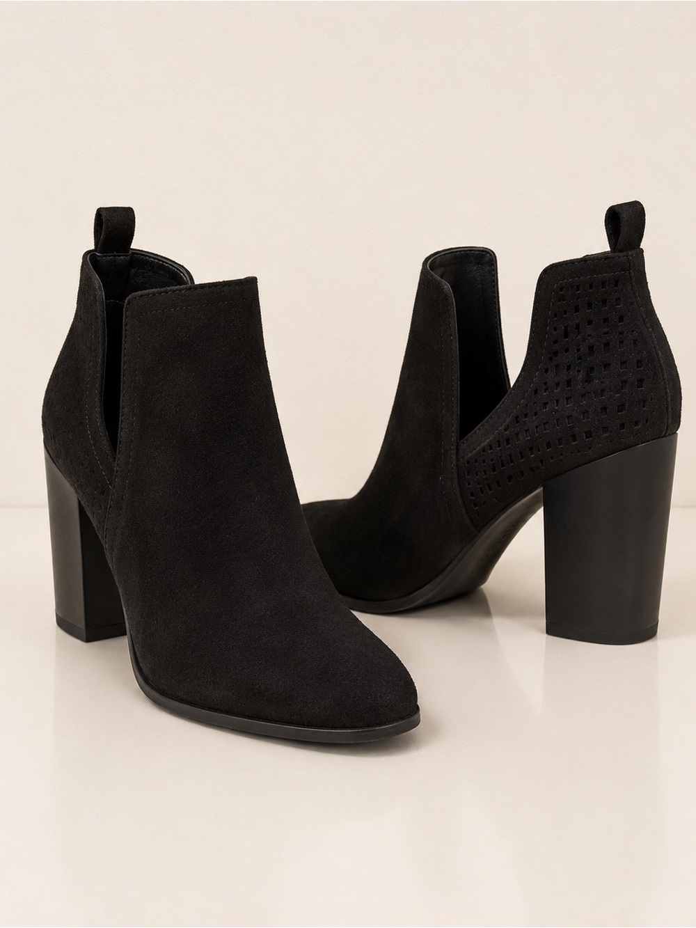 Steve Madden Black Suede Cut-Out Heels – Size 7